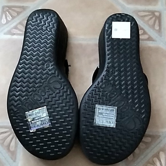 Skechers Sandals - Picture 3 of 4